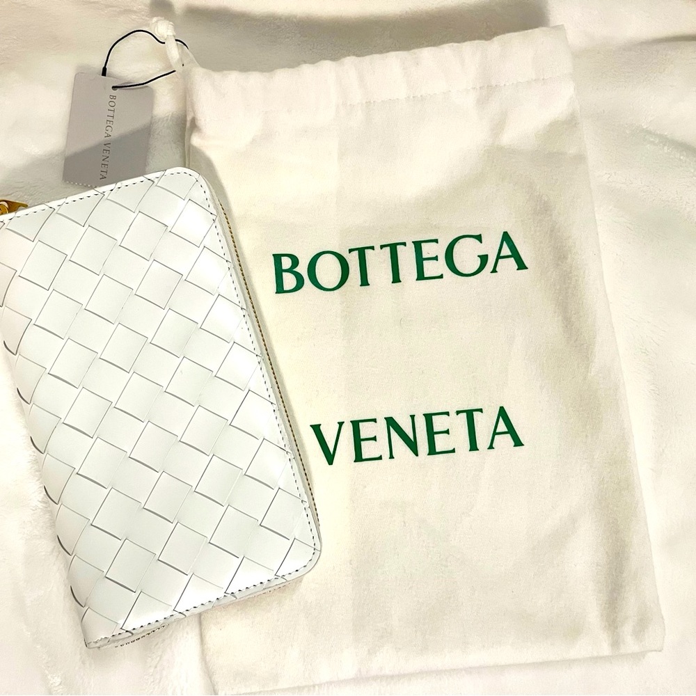 Intrecciato Leather Continental Wallet
BOTTEGA VENETA